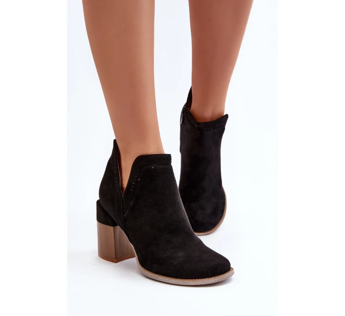 Boty na masivním podpatku s výstřihem černé model 21647731 - Boto Boty na masivním podpatku s výstřihem černé model 21647731 - Boto