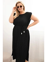Dámské plus size viskózové plisované šaty s vázáním černá Dámské plus size viskózové plisované šaty s vázáním černá