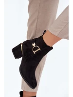 Zateplené dámské boty na podpatku se zlatými prvky černé model 21708256 - Boto Zateplené dámské boty na podpatku se zlatými prvky černé model 21708256 - Boto