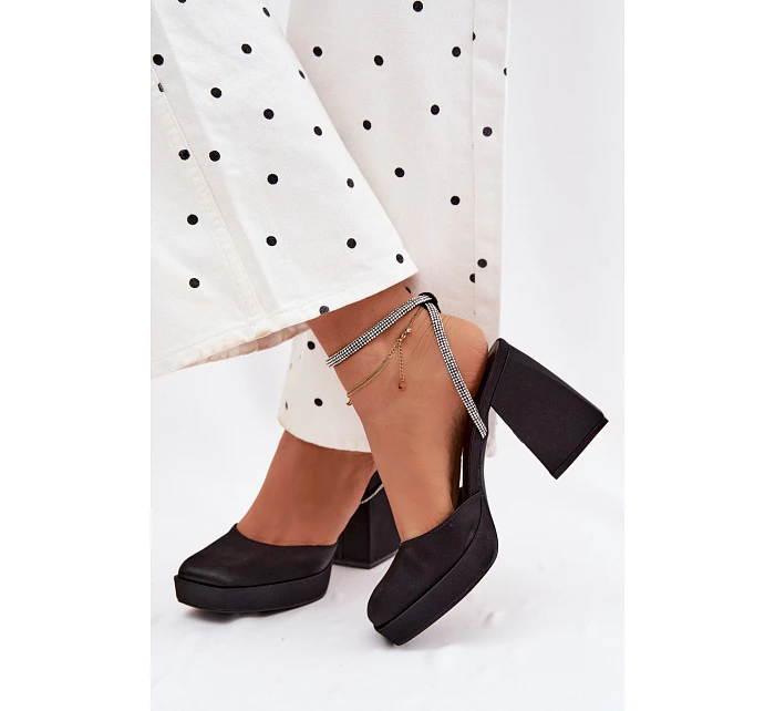 Dámské sandály na masivním podpatku ve tvaru sloupku s páskem se štrasem Černé Seraphina Dámské sandály na masivním podpatku ve tvaru sloupku s páskem se štrasem Černé Seraphina