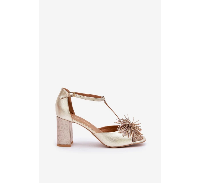 Kožené sandály na podpatku s ozdobou model 21682613 Zlaté - Laura Messi