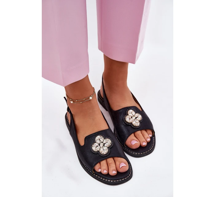 Dámské Sandály Na Plochém Podpatku S Ozdobným Detalem S.Barski KV51-080 Černé Dámské Sandály Na Plochém Podpatku S Ozdobným Detalem S.Barski KV51-080 Černé