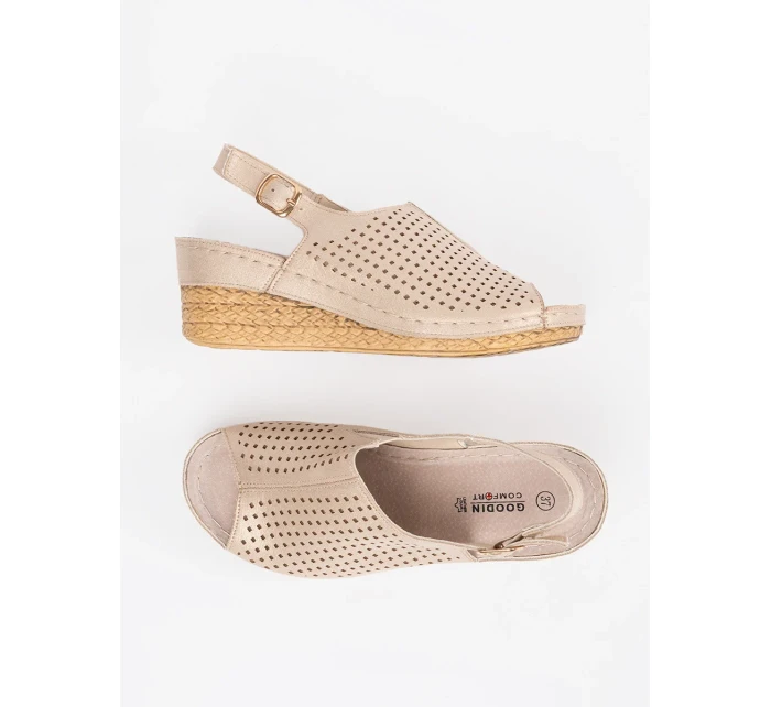 Klasické dámské  sandály zlaté na klínku