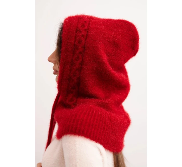 Dámská čepice s kapucí, šněrováním a copánkovým vzorem červená