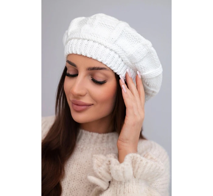 Dámská zimní vlněná čepice bílá model 21896600 - K-Fashion Dámská zimní vlněná čepice bílá model 21896600 - K-Fashion