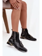Kožené lakované dámské kotníkové boty na nízkém podpatku s ozdobou model 21715514 Černé - D&A
