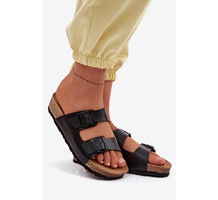 Dámské pantofle s přezkami model 22094910 Černé - Inblu Dámské pantofle s přezkami model 22094910 Černé - Inblu