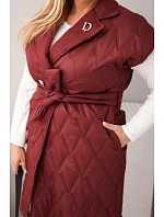 Dámská prošívaná vesta Plus Size s páskem a límcem model 22092356 - K-Fashion