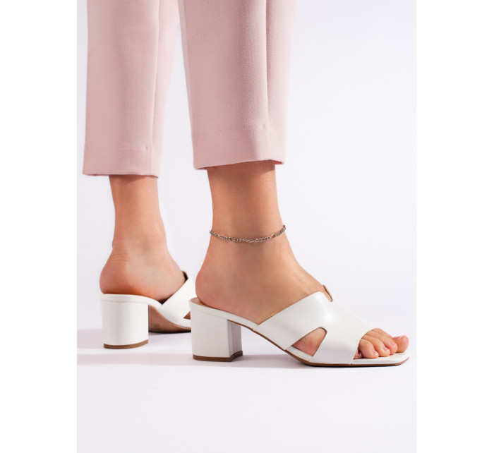 Pohodlné dámské  sandály bílé na širokém podpatku