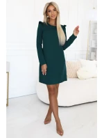 Elegantní trapézové šaty s volánky na ramenou lahvově zelené model 21290299 - numoco