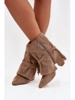 Dámské kotníkové boty na jehlovém podpatku s třásněmi a zlatými přezkami béžové model 21757497 - Boto