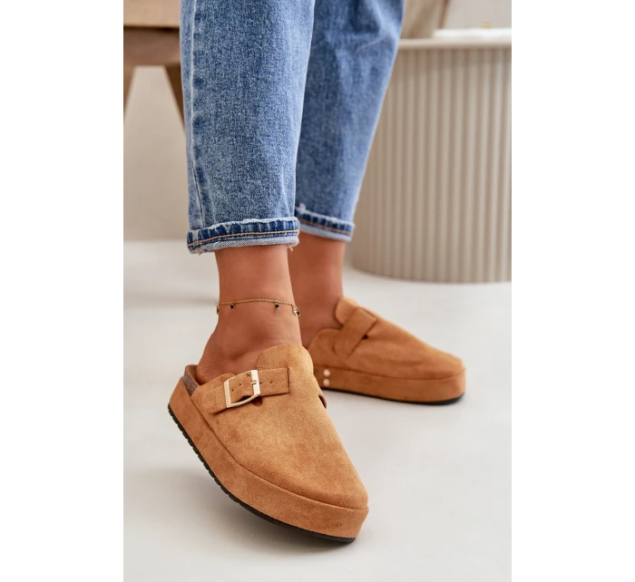 Dámské Klapky Na Platformě Se Zlatou Camel model 21670545 - Boto Dámské Klapky Na Platformě Se Zlatou Camel model 21670545 - Boto