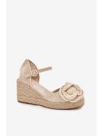 Dámské Sandály Na Klínu S Pletením A Háčkovanou Květinou Béžové Ismilea Dámské Sandály Na Klínu S Pletením A Háčkovanou Květinou Béžové Ismilea