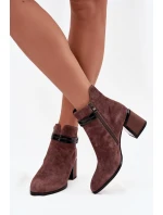 Semišové kožené dámské kotníkové boty na sloupku s ozdobným páskem zateplené D&A CR52-650 Hnědé