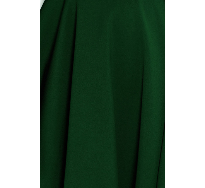 Rozšířené dámské šaty v lahvově zelené barvě s výstřihem ve tvaru srdce model 6703269 - numoco