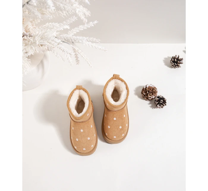 Dětské sněhule zdobené květinami – camel Gracina Dětské sněhule zdobené květinami – camel Gracina