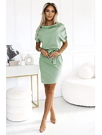 pohodlné šaty s asymetrickou sukní a páskem pistáciová barva model 22108719 - numoco