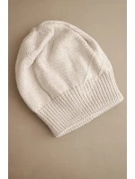 Dámská zimní čepice s vlnou a žebrovaným vzorem K471 béžová Dámská zimní čepice s vlnou a žebrovaným vzorem K471 béžová