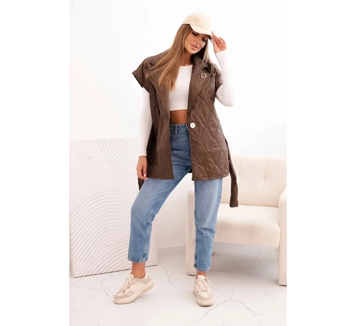 Dámská prošívaná vesta s páskem a širokým límcem hnědá