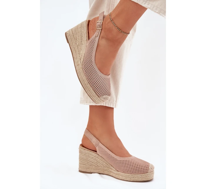 Dámské sandály na klínu s pletením růžové model 21699676 - Boto Dámské sandály na klínu s pletením růžové model 21699676 - Boto