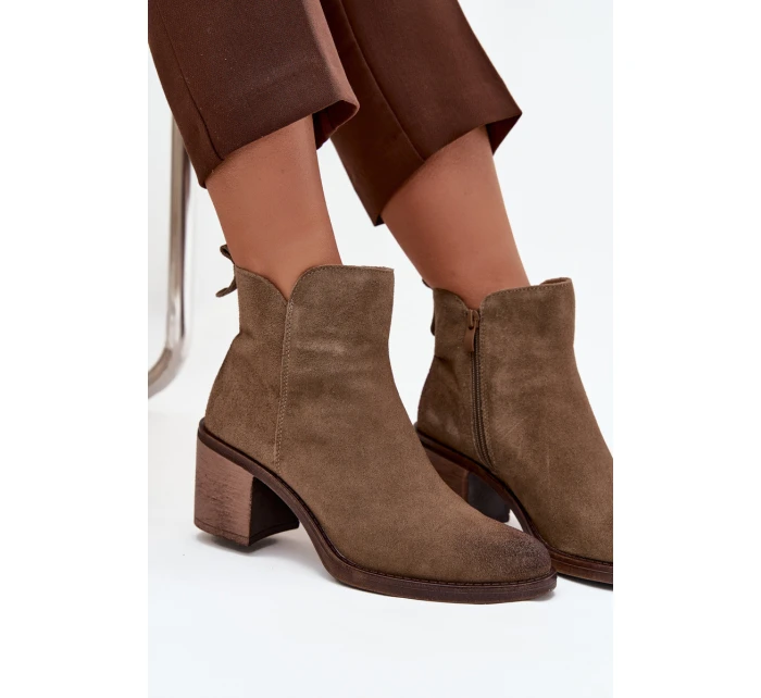 Dámské kotníkové boty z přírodního semiše na sloupku vyhřívané model 21712763 khaki - SERGIO LEONE Dámské kotníkové boty z přírodního semiše na sloupku vyhřívané model 21712763 khaki - SERGIO LEONE