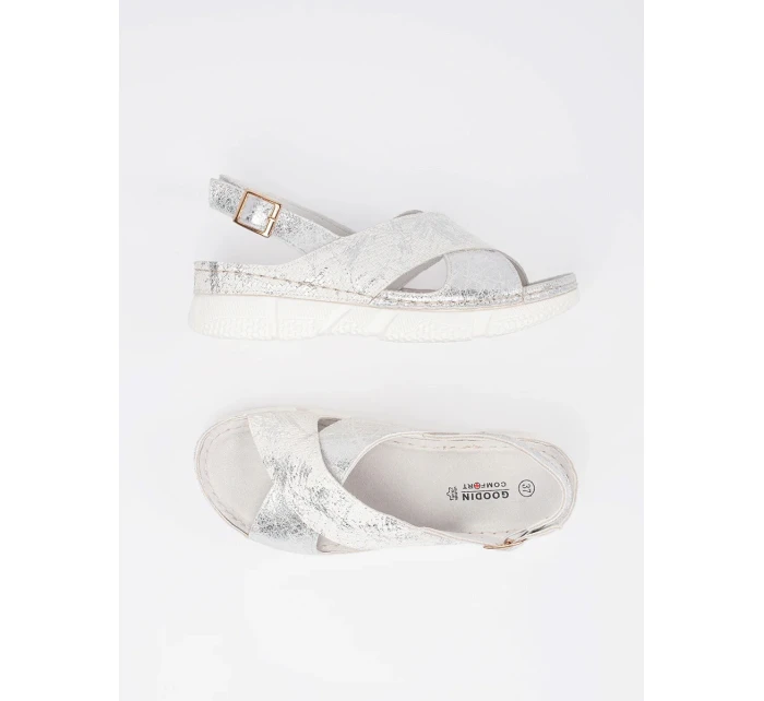 Stylové bílé sandály dámské na plochém podpatku Stylové bílé sandály dámské na plochém podpatku