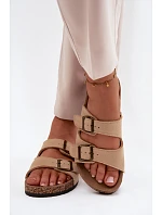 Semišové pantofle na korkové podrážce s přezkami béžové model 22120824 - Boto