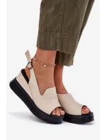 Kožené dámské sandály na klínu model 21697572 béžové - Artiker