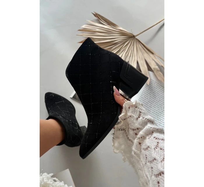 Dámské kotníkové boty na podpatku se zdobením D&A MR52-133 Černé