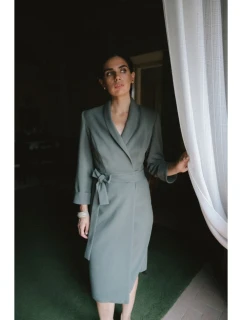 S415 Košilové šaty vázané v pase - khaki barva