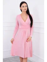 Šaty s průstřihem pod prsy pudrově růžové