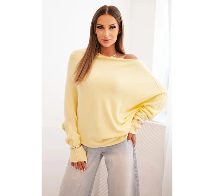 Dámský asymetrický viskózový svetr typu netopýr žlutý Dámský asymetrický viskózový svetr typu netopýr žlutý