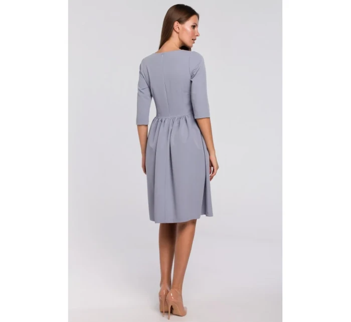K010 Přiléhavé šaty s nabíraným pasem - holubičí šedá