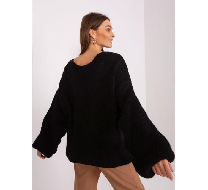 Černý pletený svetr s výstřihem z RUE PARIS