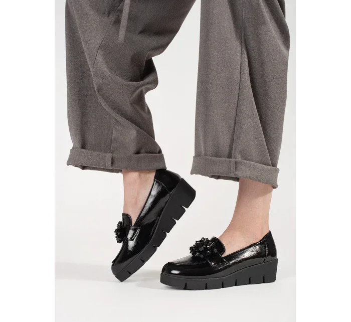 Jedinečné dámské černé  mokasíny na klínku