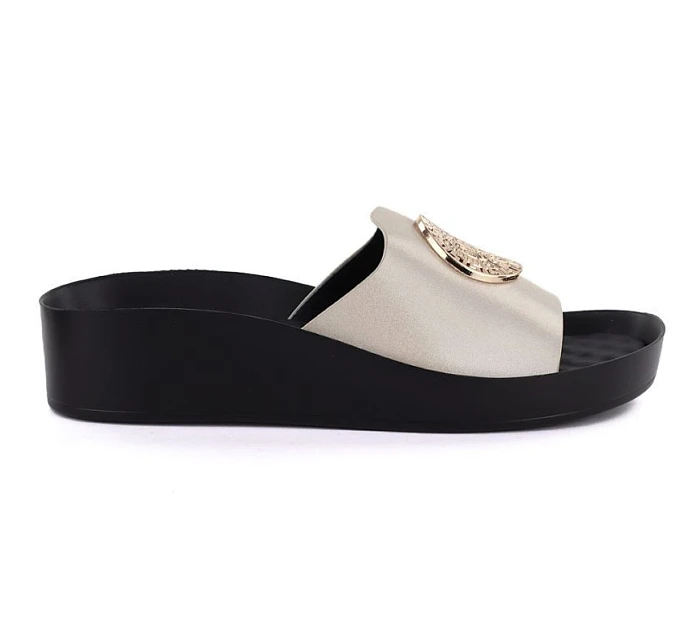 Dámské žabky na zlaté platformě model 22072433 - Potocki