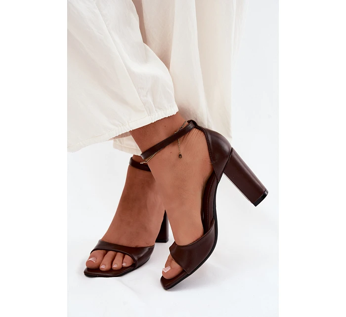 Dámské sandály na podpatku z umělé kůže čokoládové model 22122820 - Boto