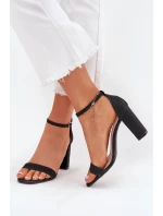 Lesklé sandály na podpatku Kavina – černé Lesklé sandály na podpatku Kavina – černé
