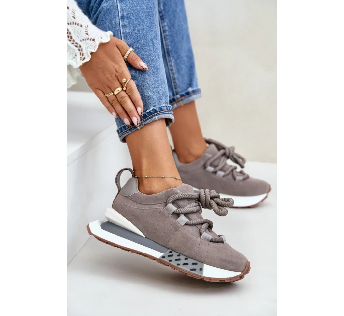 Semišové dámské sneakersy na platformě s tlustým šněrováním Artiker 54C1463 šedé Semišové dámské sneakersy na platformě s tlustým šněrováním Artiker 54C1463 šedé