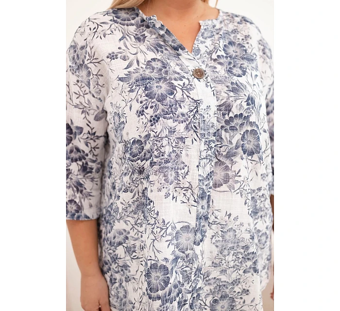 Dámská bavlněná halenka plus size s krátkým rukávem a ozdobným knoflíkem bílá