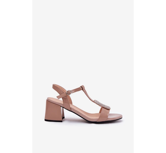 Kožené Lakované Dámské Sandály Na Podpatku S Ozdobou model 21695186 Béžové - VINCEZA Kožené Lakované Dámské Sandály Na Podpatku S Ozdobou model 21695186 Béžové - VINCEZA