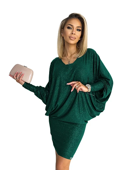Dámské netopýří šaty v lahvově zelené barvě s výstřihem a s brokátem model 18140974 - numoco