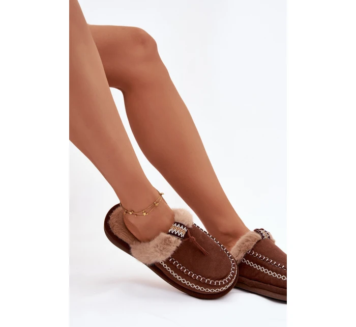 Dámské pantofle s kožešinou Hnědá model 21949103 - Inello