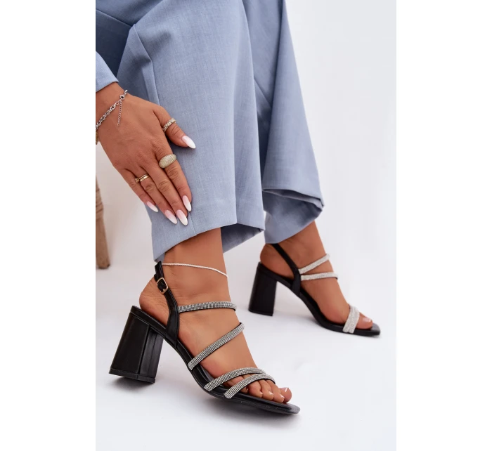 Černé dámské sandály na podpatku s pásky a model 22027990 - Boto Černé dámské sandály na podpatku s pásky a model 22027990 - Boto