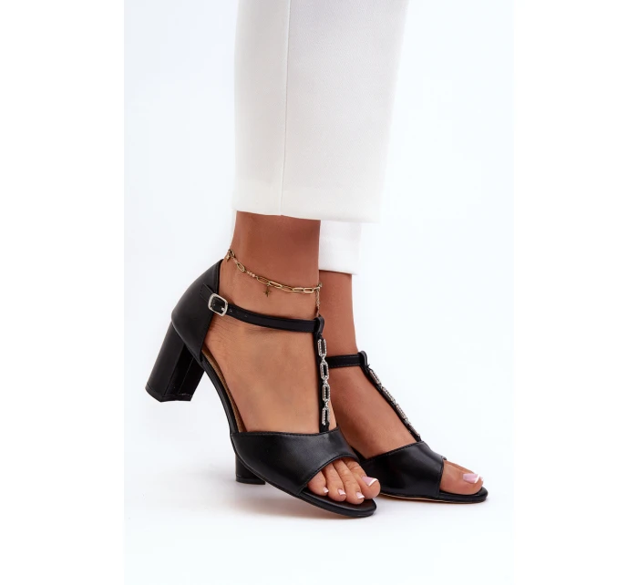 Dámské sandály na podpatku s ozdobným páskem eko kůže černé Triavera Dámské sandály na podpatku s ozdobným páskem eko kůže černé Triavera
