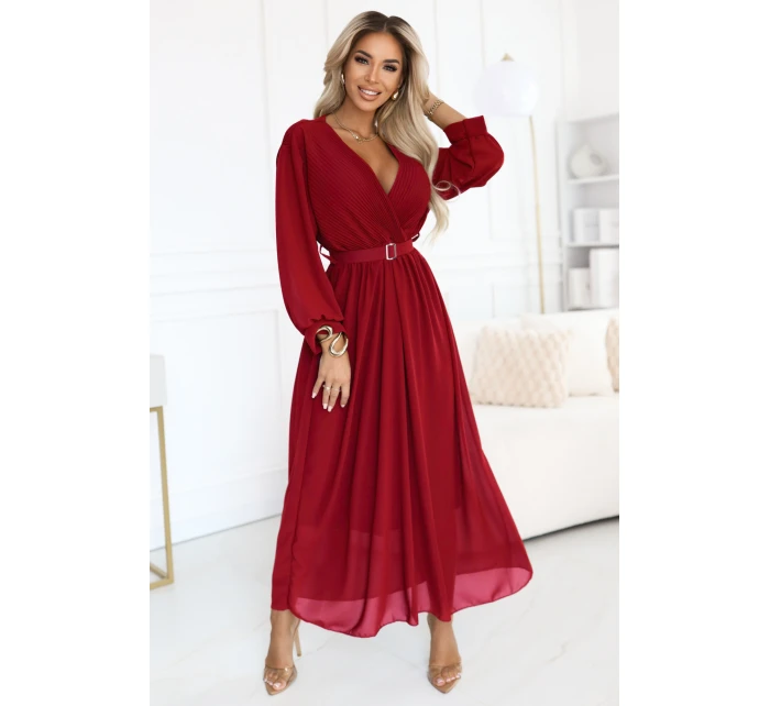 model 21729082 Elegantní plisované maxi šaty s páskem a obálkovým výstřihem vínové - numoco basic