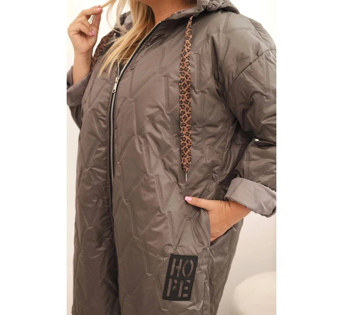 Dámská bunda Plus Size prošívaná s kapucí a nápisem model 21297114 cappuccino - K-Fashion