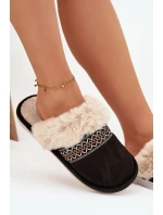Dámské pantofle s kožíškem a výšivkou – černé Devianne Dámské pantofle s kožíškem a výšivkou – černé Devianne