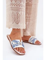 Dámské Pantofle Na Plochém Podpatku S Mašlí Bílé model 21702412 - Boto Dámské Pantofle Na Plochém Podpatku S Mašlí Bílé model 21702412 - Boto