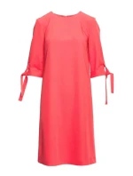 S393 Šaty áčkového střihu s vázacími rukávy - korálová barva S393 Šaty áčkového střihu s vázacími rukávy - korálová barva